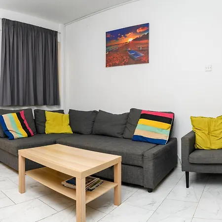 Julian 2 Bed Apartment Larnaca Exterior photo